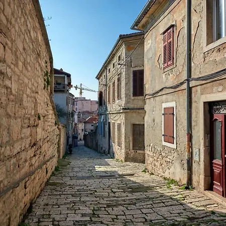 Old Romantic With Free Private Parking פולה